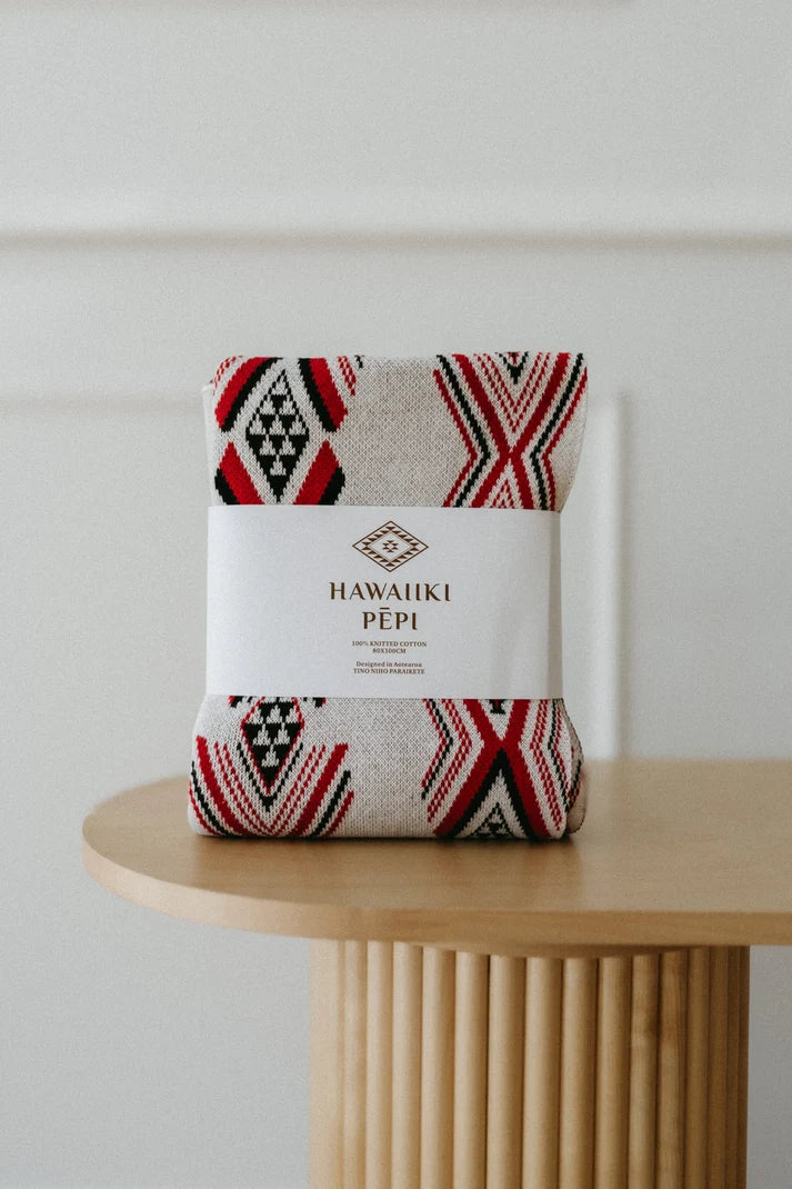 Niho Knitted Pēpi Blanket - Red