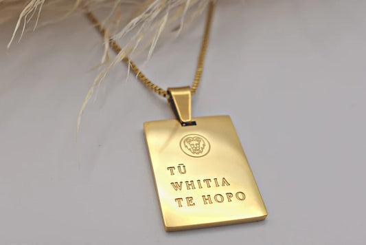 Tū Whitia Te Hopo Necklace - Gold