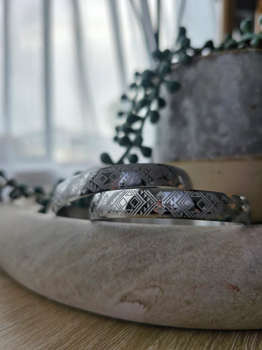 Niho Bangle - Silver