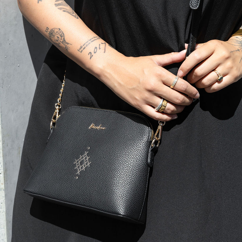 Puāwai Crossbody Pēkē