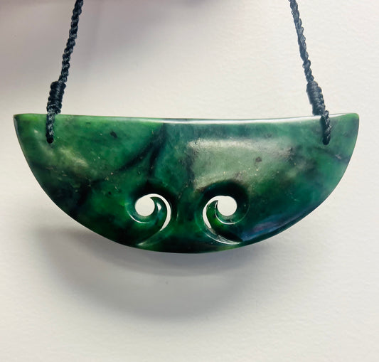 Plate Koru Jade – Te Kōhao Whare Taonga