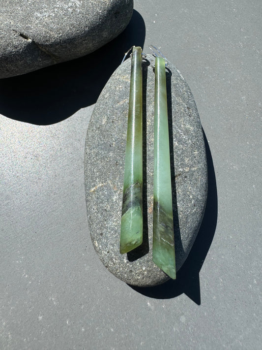 Pounamu drop earrings - Inanga