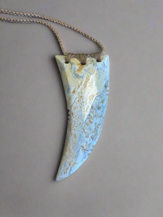 Rei Niho Pendant - Inanga & Raukaraka