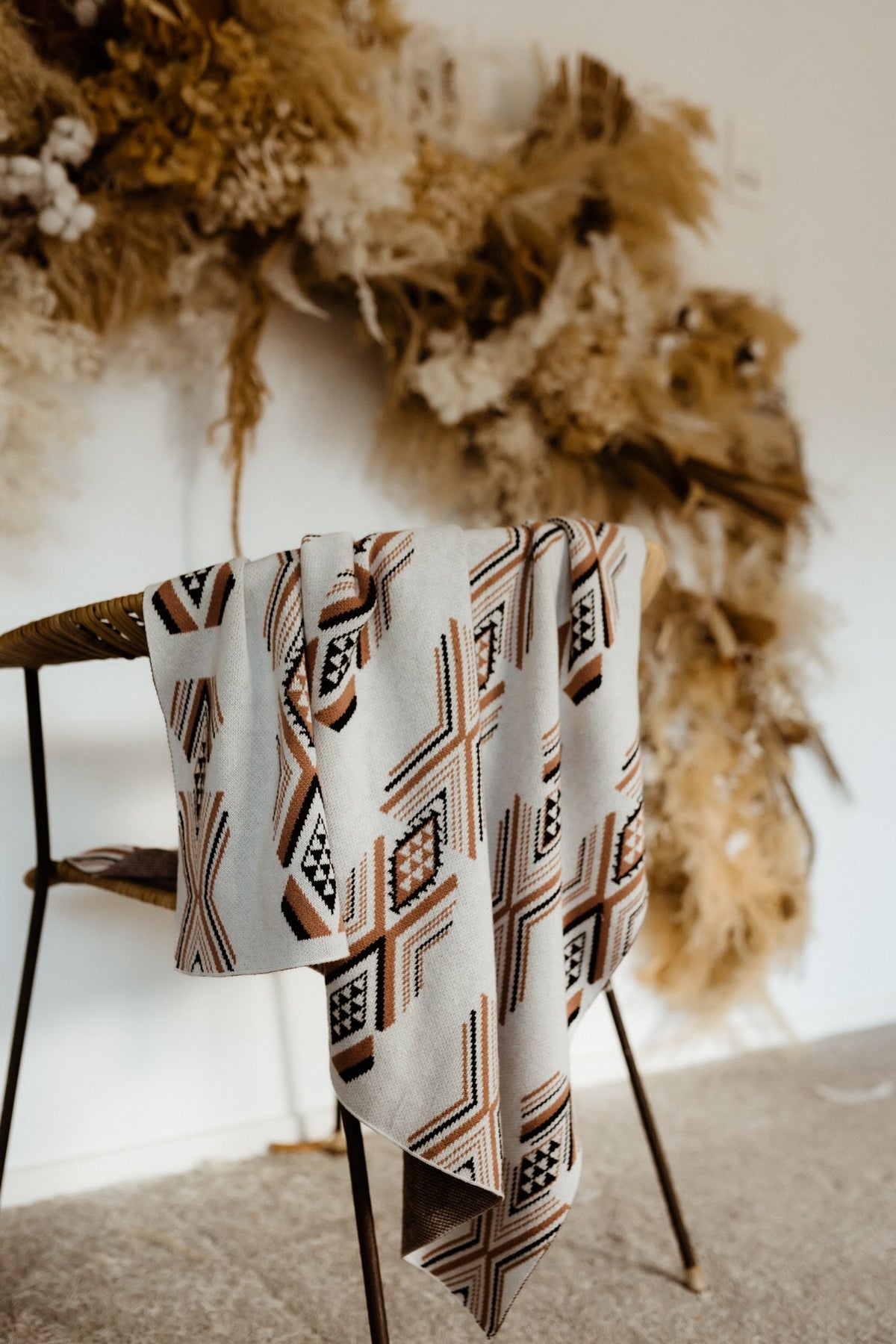 Niho Knitted Pēpi Blanket - Brown